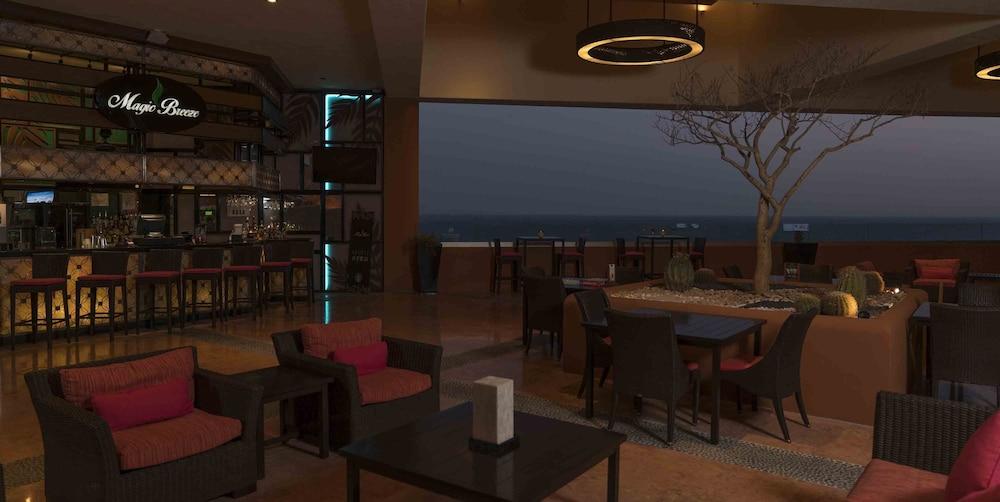 Club Regina Cabos Hotel 4*