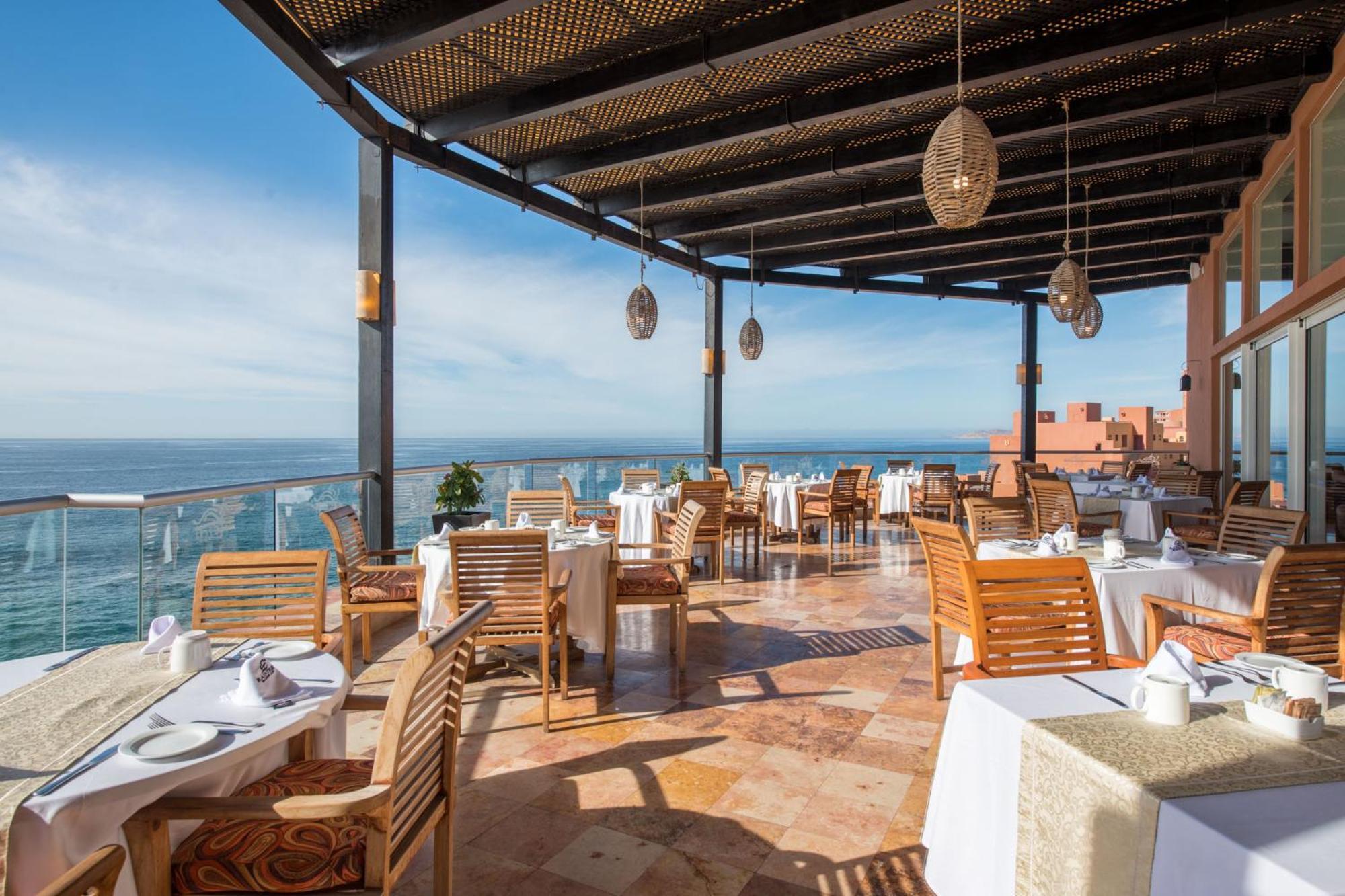 Club Regina Cabos Hotel 4*